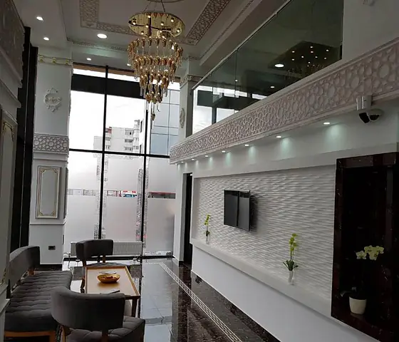 Zona de lounge de la parterul Hotel Ildis